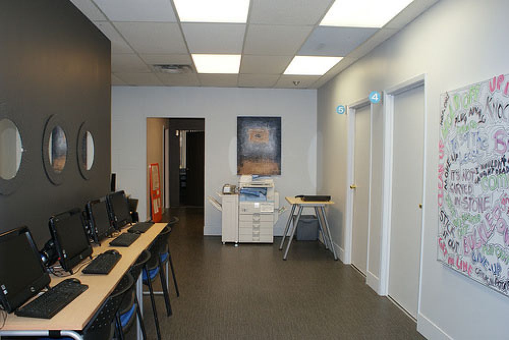 Access English Toronto - computer area